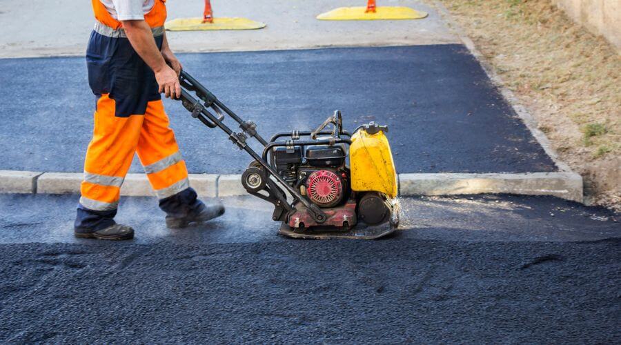 Professional gutter cleaning in Belmond, IA